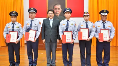 屏東縣政府警察局慶祝615警察節,在縣警局大禮堂舉辦108年度警察節慶祝大會及聯誼茶會。(圖/屏東縣政府提供)