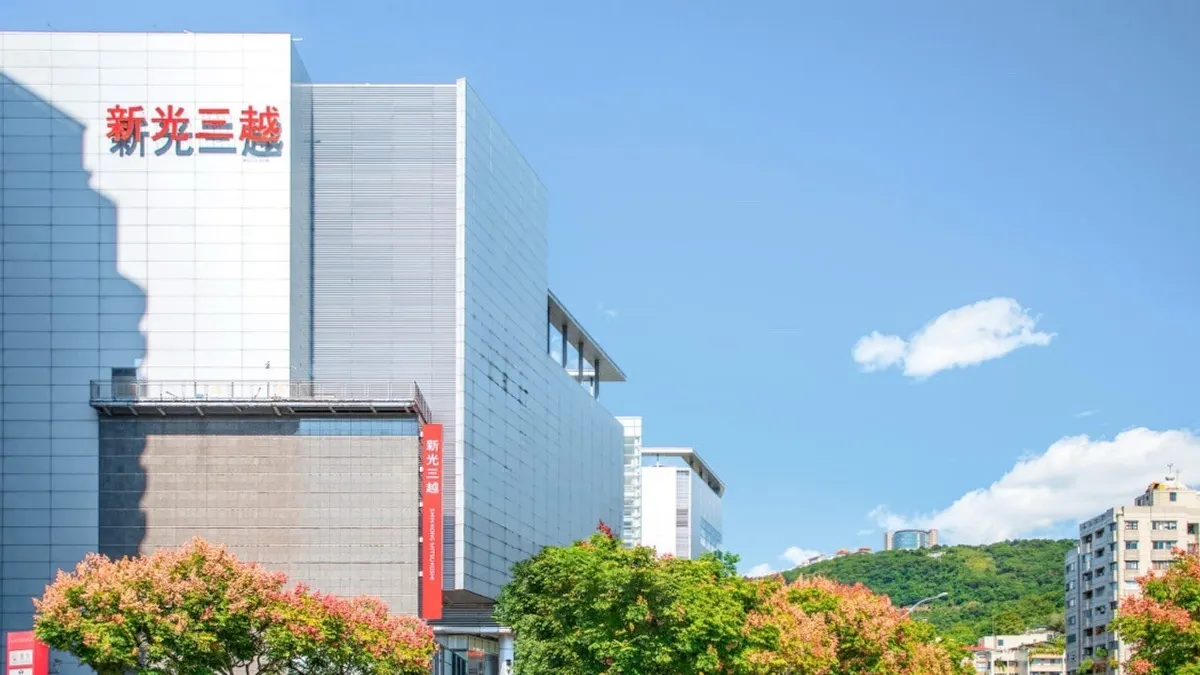 天母擁有成熟生活機能,百貨、綠意環繞,造就無可取代的舒適日常。 天母擁有成熟生活機能,百貨、綠意環繞,造就無可取代的舒適日常。