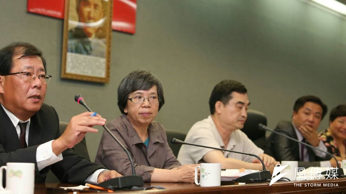 市府公布5大案結案報告,要終結5大案的糾纏了。(吳逸驊攝) 市府公布5大案結案報告,要終結5大案的糾纏了。(吳逸驊攝)