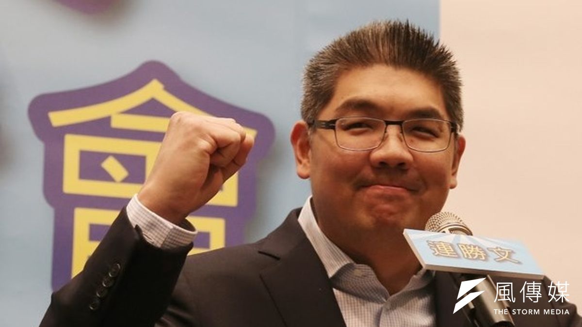 周玉蔻24 日上午開記者會,砲轟今天正式宣布參選台北市長的國民黨連勝文,「絕對是權貴,是縮小版的華爾街之狼」。(吳逸驊攝) 周玉蔻24 日上午開記者會,砲轟今天正式宣布參選台北市長的國民黨連勝文,「絕對是權貴,是縮小版的華爾街之狼」。(吳逸驊攝)