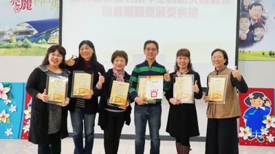 新竹縣參加106年全國語文競賽,在客語演說項目揮出全壘打,全依賴在幕後默默協助指導的競賽輔導員。(圖/新竹縣政府提供)