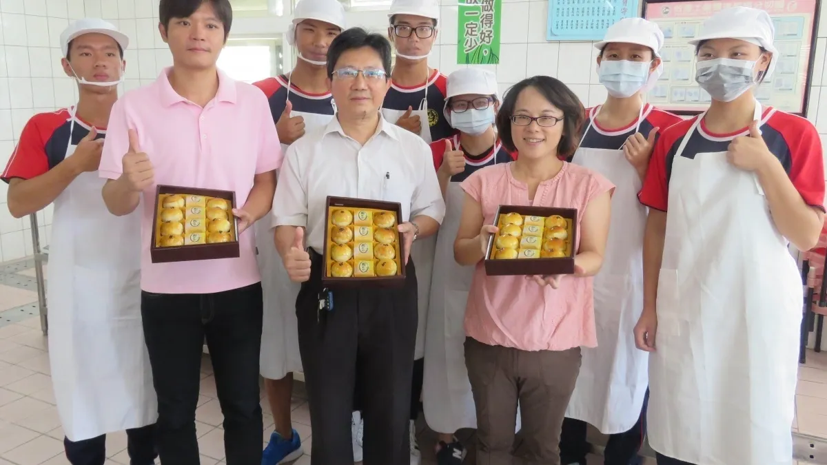 雲縣合作飛雁創業協會 烘製愛心月餅助獨老歡度中秋