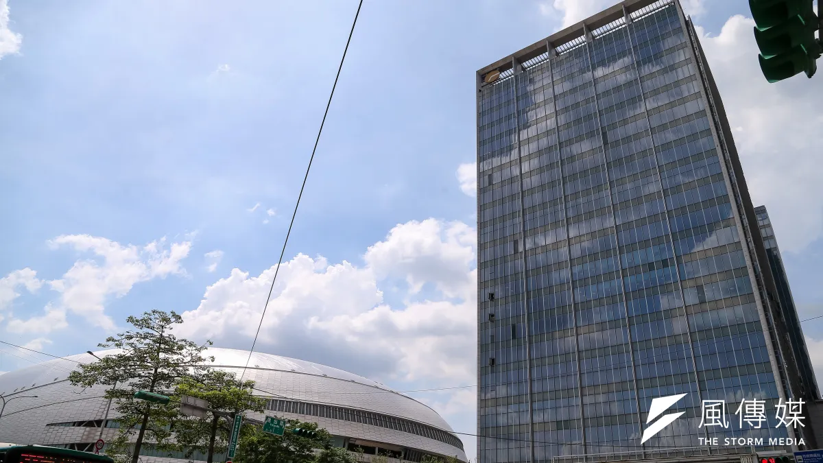 台北市議員簡舒培表示,北市府8月同意大巨蛋復工後,建築師公會抽查發現大巨蛋有24項不合格,其中5項涉及重大公安。(資料照,顏麟宇攝)