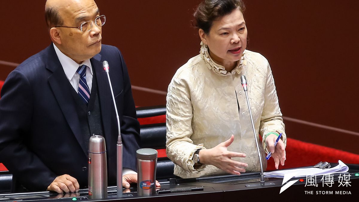 經濟部長王美花(左)對萊豬進口之事要國人「將心比心」,圖為行政院長蘇貞昌(左)與王美花於立院備詢。(顏麟宇攝) 經濟部長王美花(左)對萊豬進口之事要國人「將心比心」,圖為行政院長蘇貞昌(左)與王美花於立院備詢。(顏麟宇攝)