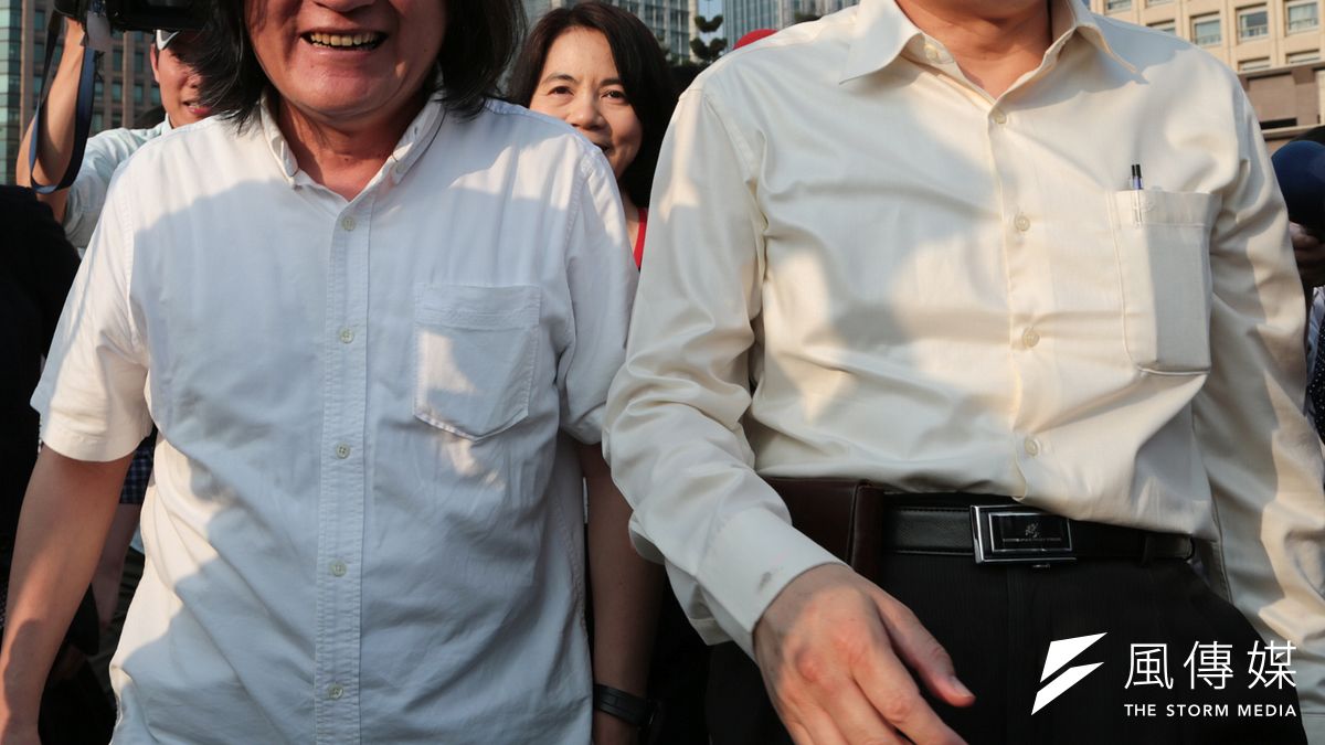 柯文哲(右)與都發局長林洲民。(資料照片,余志偉攝) 柯文哲(右)與都發局長林洲民。(資料照片,余志偉攝)