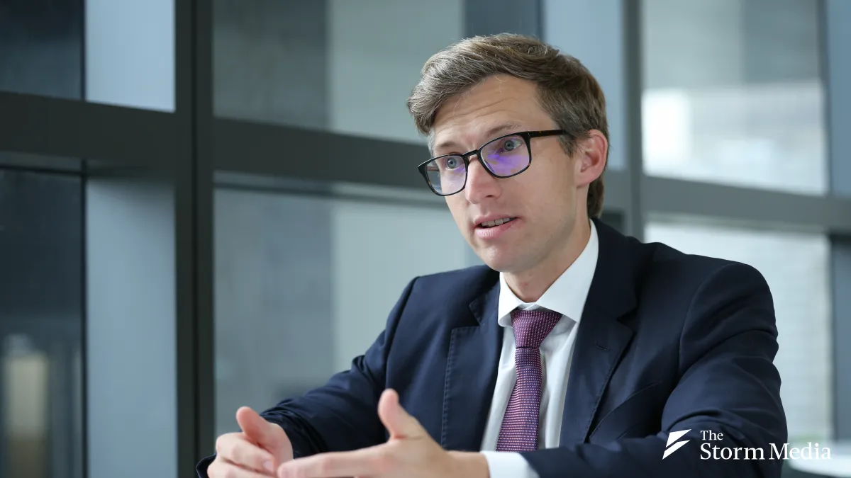 Chris Miller, author of Chip War and professor of international history at Tufts University, speaks with 風傳媒 in an exclusive interview on June 5, 2026. (Photo by Chen Pin-yu)