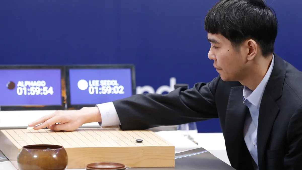 南韓棋王李世石與Google開發的AlphaGo進行所謂的「人機世紀大戰」(圖/美聯社)