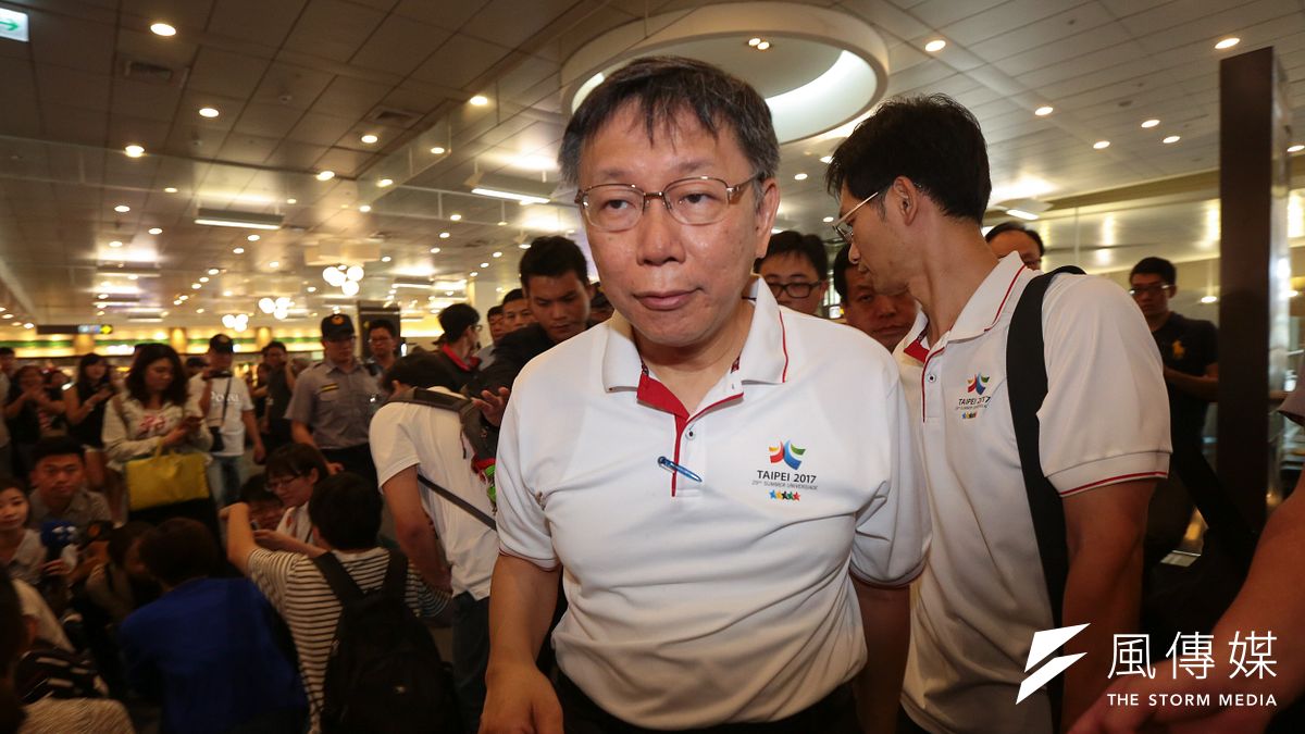 台北市長柯文哲今(1)日下午出發前往上海,參加2017年度的雙城論壇,預計3日晚間返抵國門。(顏麟宇攝) 台北市長柯文哲今(1)日下午出發前往上海,參加2017年度的雙城論壇,預計3日晚間返抵國門。(顏麟宇攝)