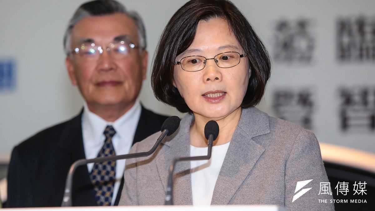 民進黨總統當選人蔡英文過得了兩岸關係這一關嗎?(圖為蔡英文參訪裕隆集團總部暨智慧電動車產業。顏麟宇攝) 民進黨總統當選人蔡英文過得了兩岸關係這一關嗎?(圖為蔡英文參訪裕隆集團總部暨智慧電動車產業。顏麟宇攝)