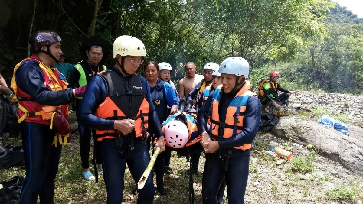 落實安全與正確防治 茶山村辦理專業急流救生訓練