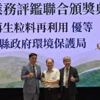投縣府環保局在焚化再生粒料再利用管理評鑑「優等獎」,並於6/24在環境部聯合頒獎。(圖/南投縣政府) 投縣府環保局在焚化再生粒料再利用管理評鑑「優等獎」,並於6/24在環境部聯合頒獎。(圖/南投縣政府)