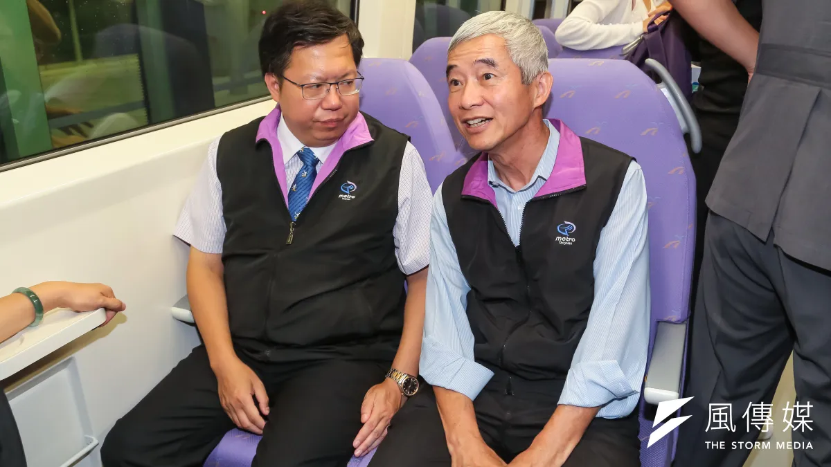 20160827-桃園市長鄭文燦、交通部長賀陳旦27日出席機場捷運總結試乘行程。近日桃園、新北和桃捷公司為票價爭論。(顏麟宇攝)