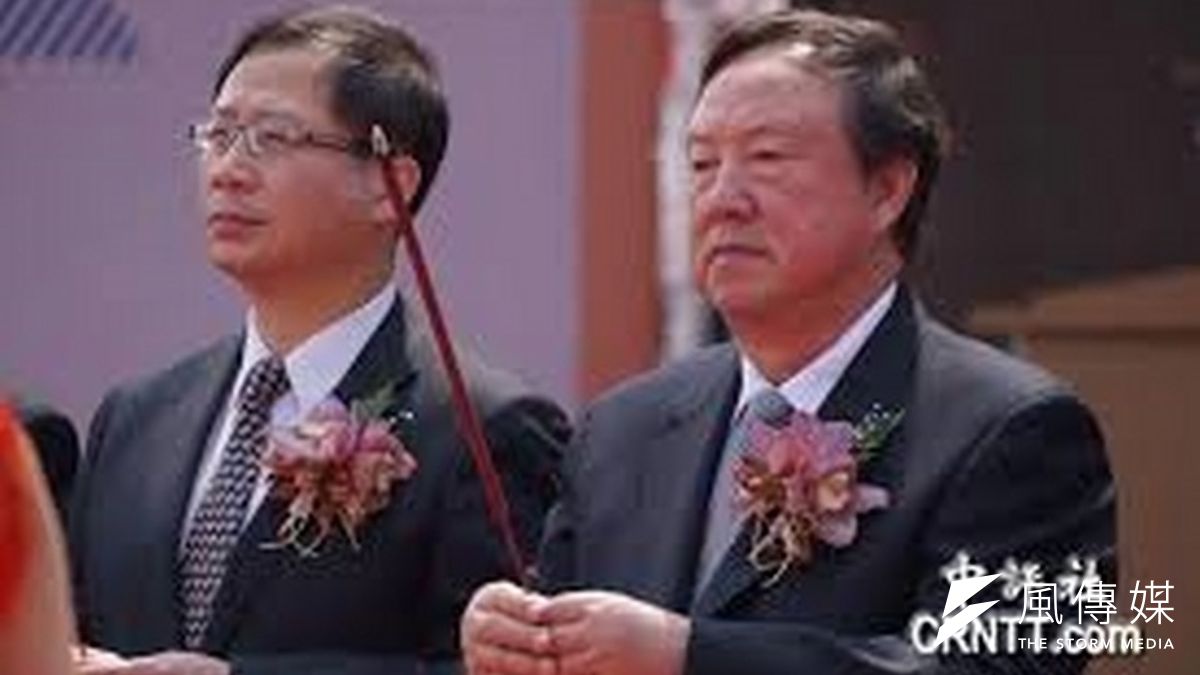 前桃園縣副縣長葉世文(右)爆發貪瀆案,國民黨考紀會6日上午開會,一致通過開除黨籍。(中評社) 前桃園縣副縣長葉世文(右)爆發貪瀆案,國民黨考紀會6日上午開會,一致通過開除黨籍。(中評社)