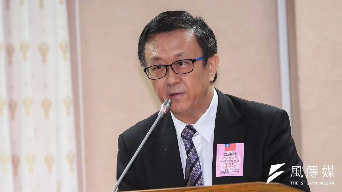 說起考選部長這個職位,董保城難得嚴肅,「部長的使命感,都是嚕啦啦給的。」(資料照,顏麟宇攝)