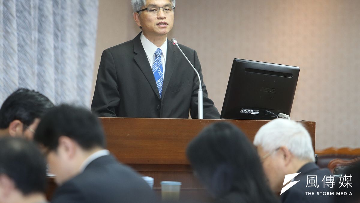 圖為中央選舉委員會主任委員陳英鈐在立法院內政委員會,就「公民投票法修正後現行公民投票制度運作之檢討」報告並備質詢。(資料照,陳明仁攝) 圖為中央選舉委員會主任委員陳英鈐在立法院內政委員會,就「公民投票法修正後現行公民投票制度運作之檢討」報告並備質詢。(資料照,陳明仁攝)