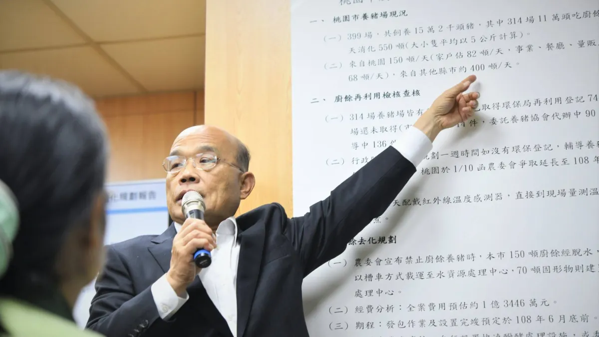 行政院長蘇貞昌(見圖)的官方LINE群組上午宣布開車不禮讓導盲犬或視障者,將開罰新台幣7200元,不過由於該政策尚未正式核定,隨後發出更正啟事。(資料照,取自蘇貞昌臉書)