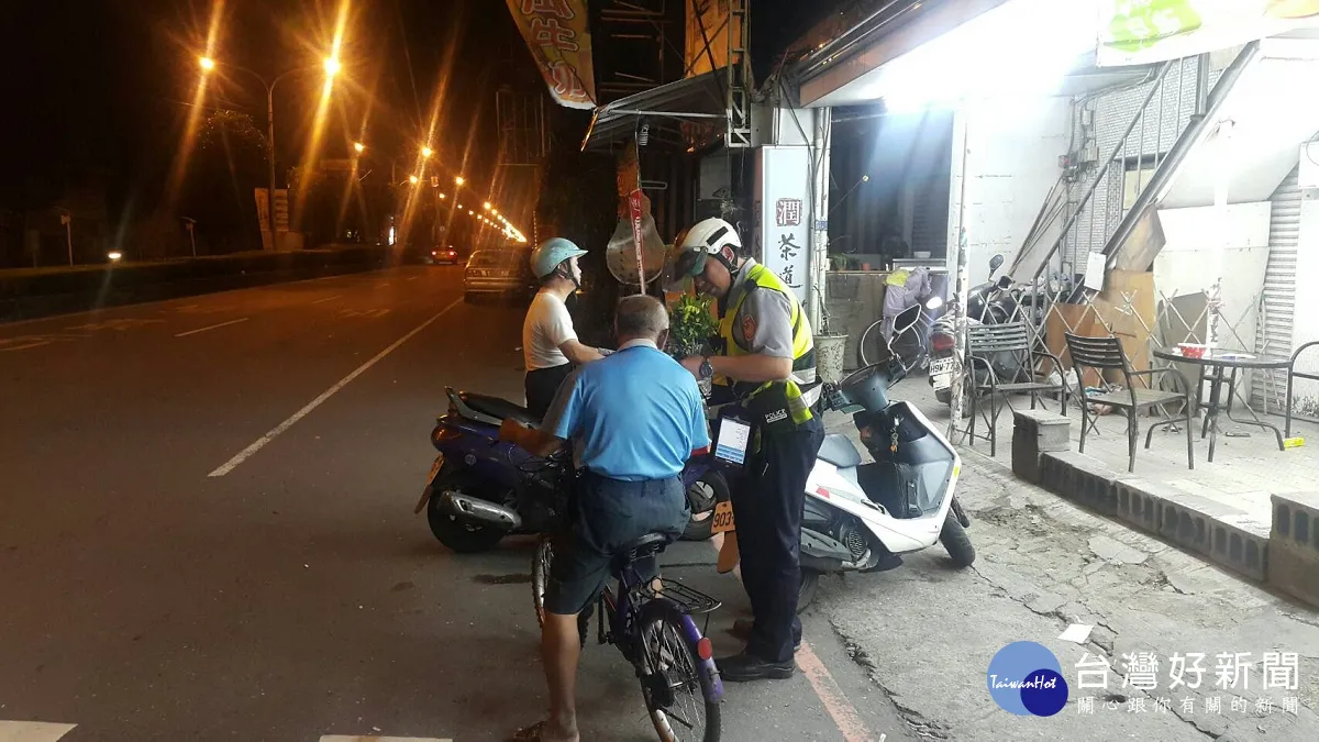 迷失老人尋家路 警成暖心避風港