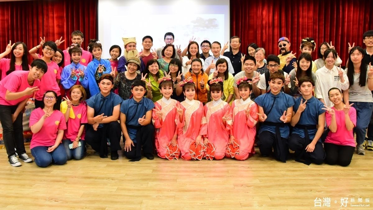 藝術教育扎根巡演 中原邀請國寶級客家劇團演出 藝術教育扎根巡演 中原邀請國寶級客家劇團演出