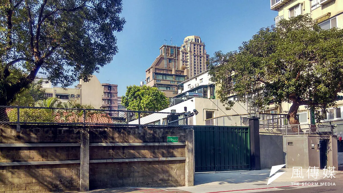 金華官邸過去大門口開在面向金華街、麗水街的位置,如今經過改建,變成開在金華街一側。(蘇仲泓攝) 金華官邸過去大門口開在面向金華街、麗水街的位置,如今經過改建,變成開在金華街一側。(蘇仲泓攝)