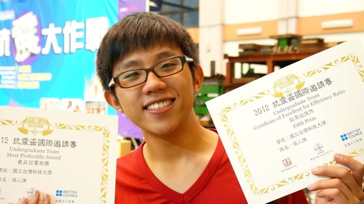 張人傑在大學期間,除了學業上獲得書卷獎外,也在技術型的比賽中獲得佳績。(圖/技職3.0提供) 張人傑在大學期間,除了學業上獲得書卷獎外,也在技術型的比賽中獲得佳績。(圖/技職3.0提供)