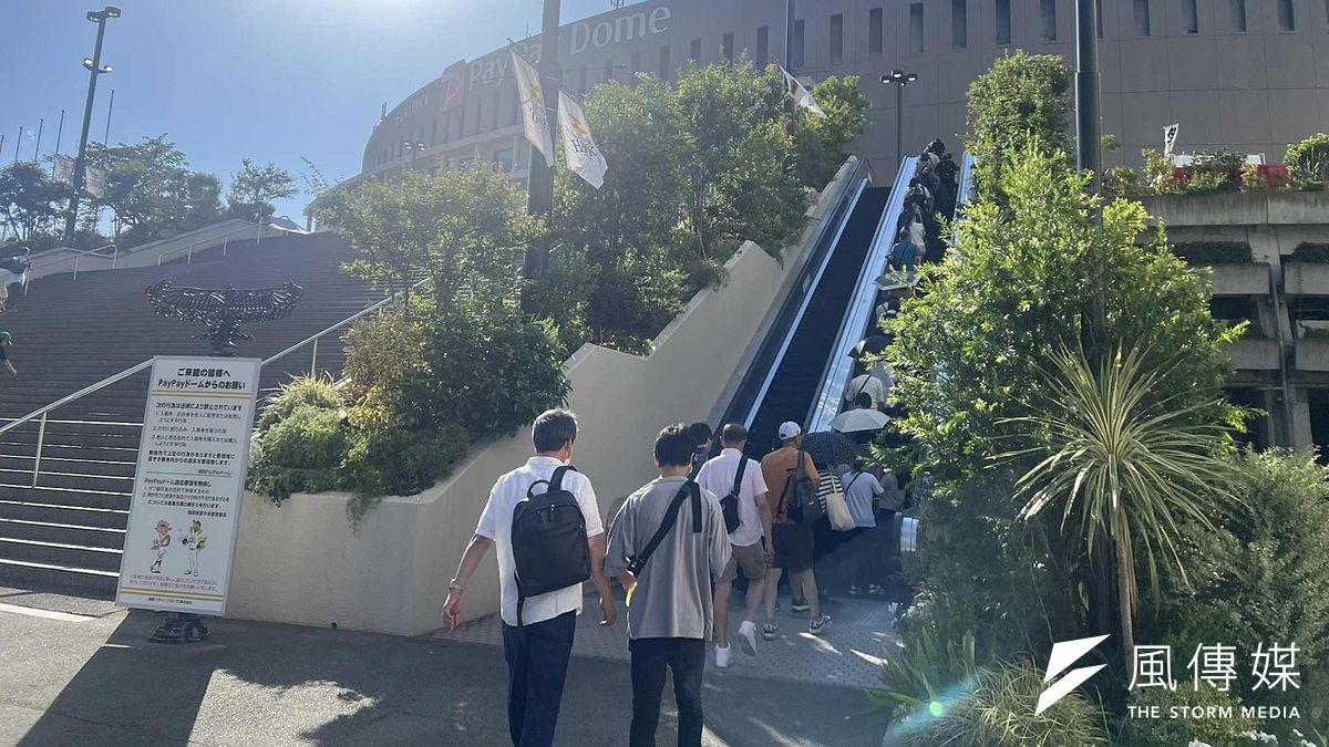 SMBC日本シリーズ2025第2戦は10月26日、みずほPayPayドームで行われ、ソフトバンクが阪神に10-1で大勝し、対戦成績を1勝1敗のタイに戻した。山川穂高が3ランを含む5打点、周東佑京がシリーズ新記録となる5安打の活躍を見せた。(資料写真/黃信維撮影) SMBC日本シリーズ2025第2戦は10月26日、みずほPayPayドームで行われ、ソフトバンクが阪神に10-1で大勝し、対戦成績を1勝1敗のタイに戻した。山川穂高が3ランを含む5打点、周東佑京がシリーズ新記録となる5安打の活躍を見せた。(資料写真/黃信維撮影)