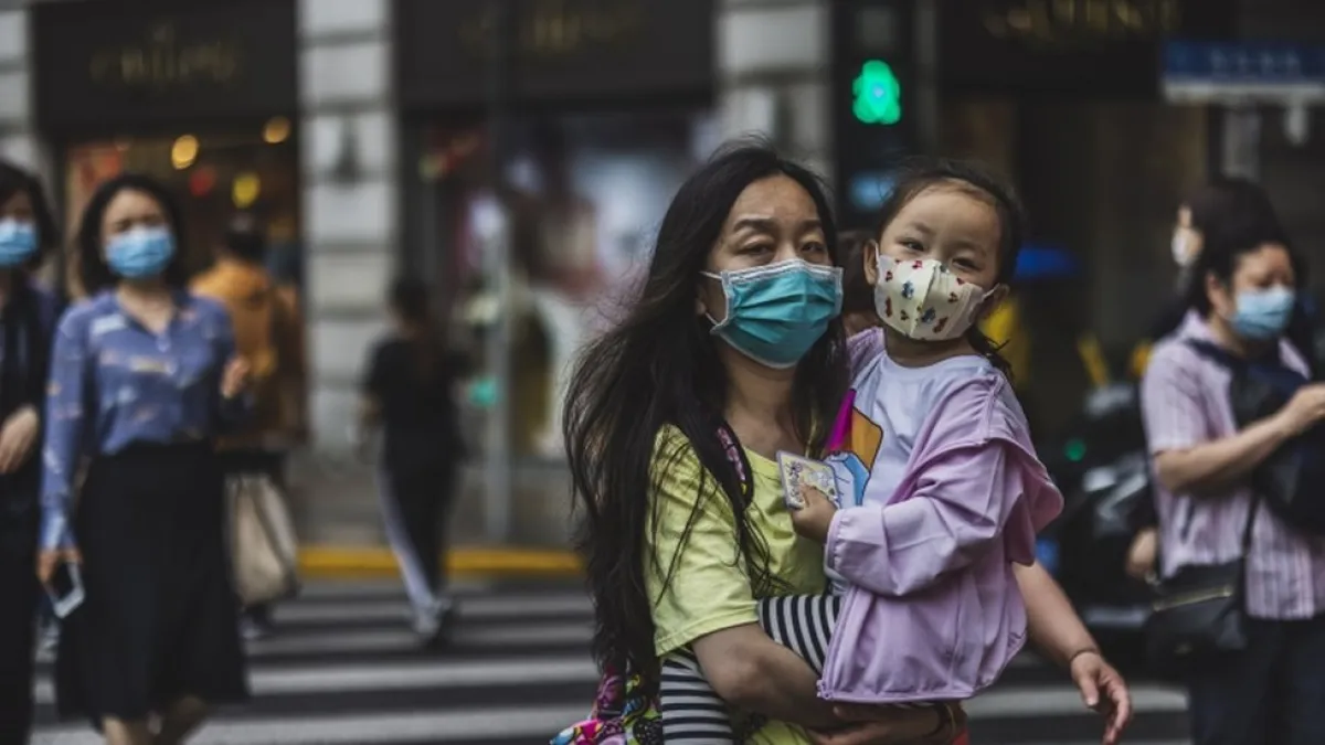 生育政策影響生育率,進而決定一個經濟體的人口結構和發展形勢。(BBC中文網)