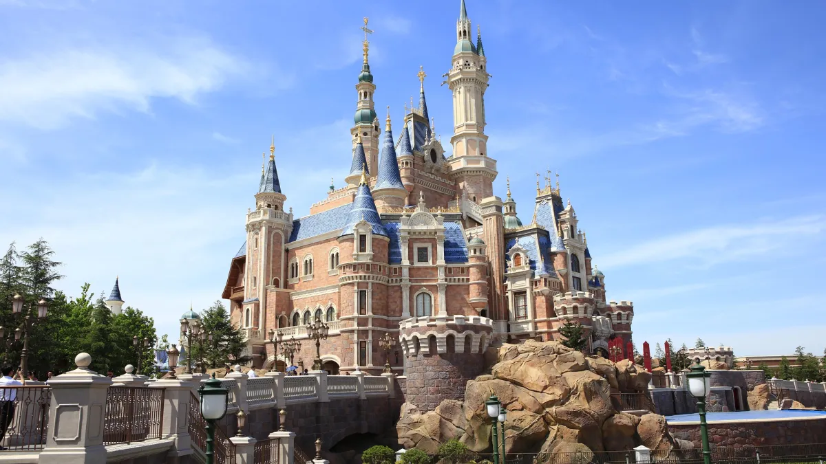旅遊業復甦讓迪士尼樂園收入回血,卻抵不過串流平台的虧損。(示意圖/取自Pixabay)