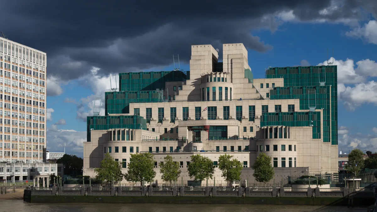 通稱軍情六處(MI6)的英國秘密情報局(Secret Intelligence Service)倫敦總部(Laurie Nevay@Wikipedia / CC BY-SA 2.0)