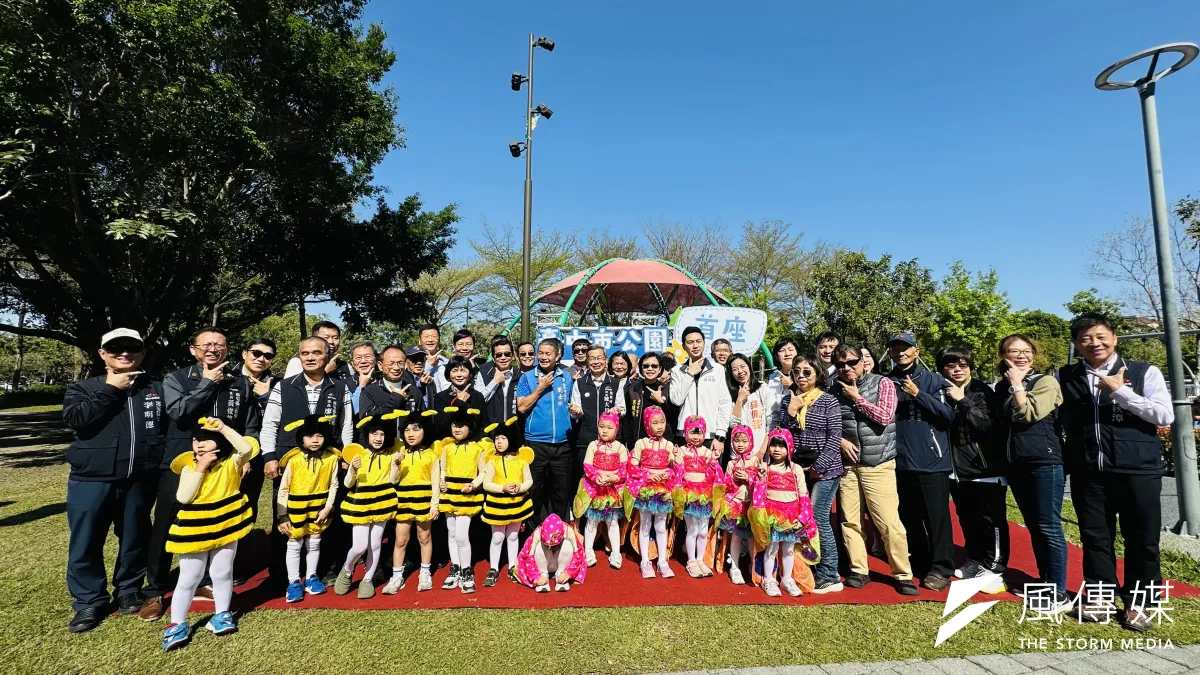 台中市黎新公園成為市區首座環境教育設施場所,20日市建設局長陳大田主持揭牌儀式。(圖/王秀禾攝)
