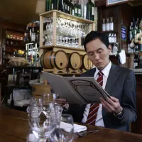2012年に放送が始まったドラマ『孤独のグルメ』。主人公の井之頭五郎には、一緒に食事をする妻も、毎日のように食卓を囲む友人たちもいない。(画像/IMDbより) 2012年に放送が始まったドラマ『孤独のグルメ』。主人公の井之頭五郎には、一緒に食事をする妻も、毎日のように食卓を囲む友人たちもいない。(画像/IMDbより)