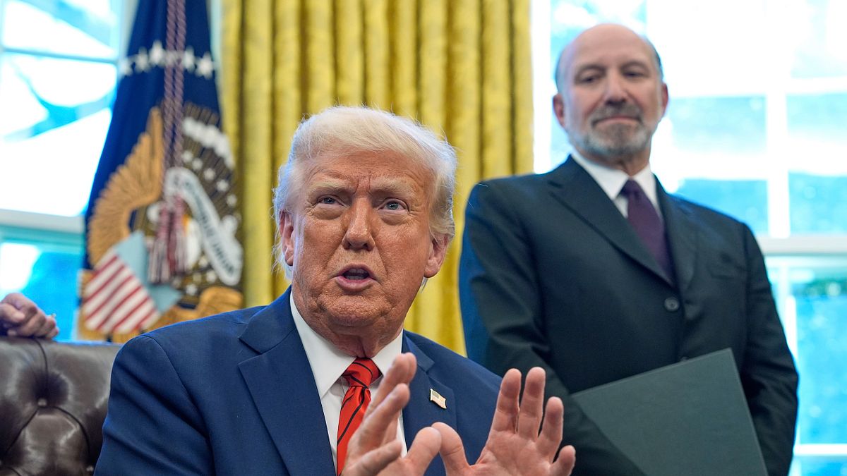 美國總統川普(前者)與商務部長盧特尼克大力支持放寬加密貨幣產業監管。(美聯社) 美國總統川普(前者)與商務部長盧特尼克大力支持放寬加密貨幣產業監管。(美聯社)