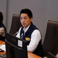 台北市長蔣萬安今日主持白海豚颱風工作會報,針對民眾質疑未放颱風假回應指出,主因為氣象署未發布陸警,經四縣市討論後決定照常上班上課。(圖/台北市政府提供) 台北市長蔣萬安今日主持白海豚颱風工作會報,針對民眾質疑未放颱風假回應指出,主因為氣象署未發布陸警,經四縣市討論後決定照常上班上課。(圖/台北市政府提供)
