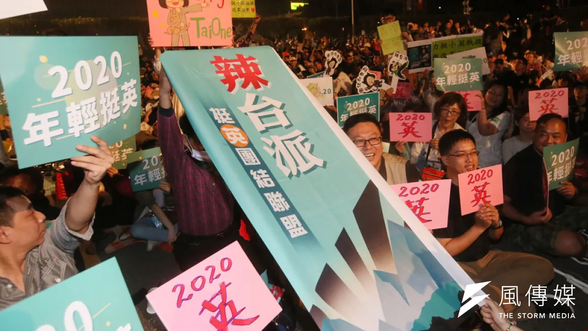 支持蔡英文的網友,化虛為實集會幫忙造勢。(柯承惠攝)