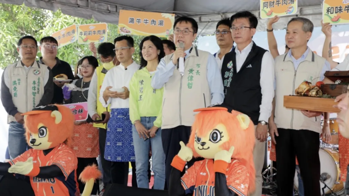 台南2023國產牛肉行銷活動善化登場,台南市長黃偉哲特別到場向消費者推薦台南牛肉美食。(圖/台南市府提供)