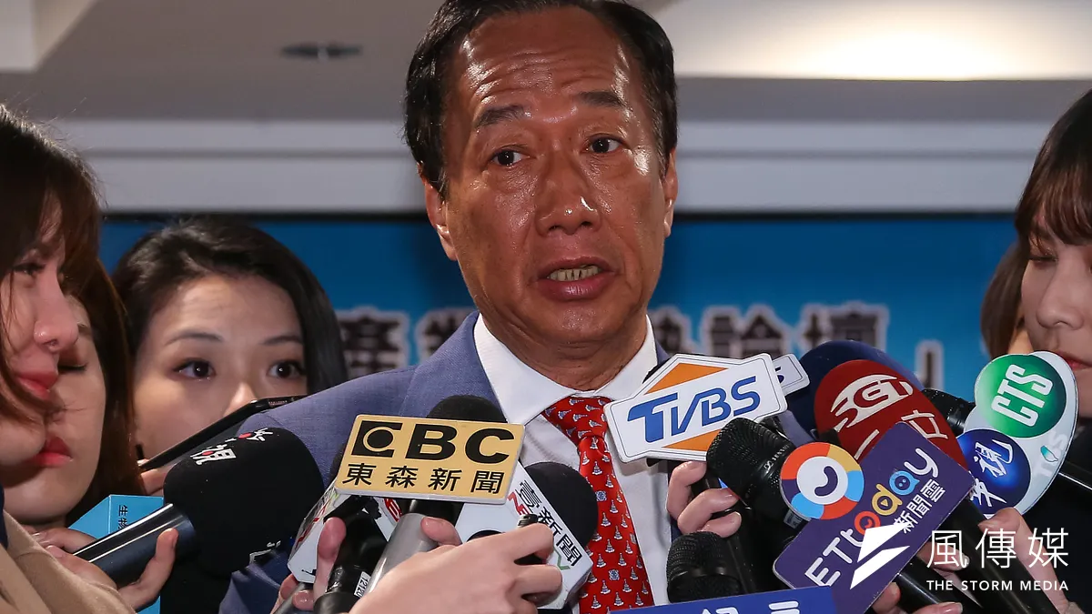 鴻海創辦人郭台銘是否簽了「棄選2024切結書」,才讓蔡政府不再擋BNT疫苗採購,成了羅生門。(顏麟宇攝)