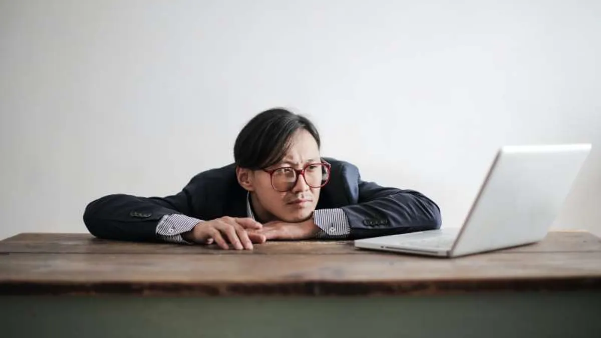 網路發達的時代造就一批只敢躲在鍵盤後、肆意抨擊他人的「酸民」,而我們又該如何避免被這些負評惡意中傷呢?(圖/取自Pexels) 網路發達的時代造就一批只敢躲在鍵盤後、肆意抨擊他人的「酸民」,而我們又該如何避免被這些負評惡意中傷呢?(圖/取自Pexels)