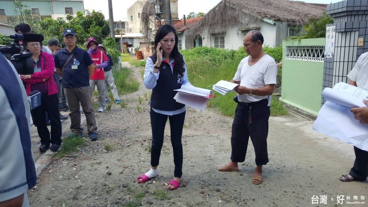 安南本原街巷道遭違法占用 議員會勘求市府整頓 安南本原街巷道遭違法占用 議員會勘求市府整頓