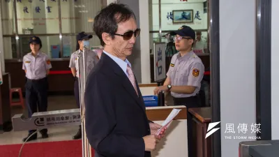 吳子嘉指控前國安會秘書長金溥聰和前總統馬英九,刻意包闢前幸福人壽董事長鄧文聰,掏空300多億元,遭判15萬元,外加登4大報道歉。(資料照,顏麟宇攝)