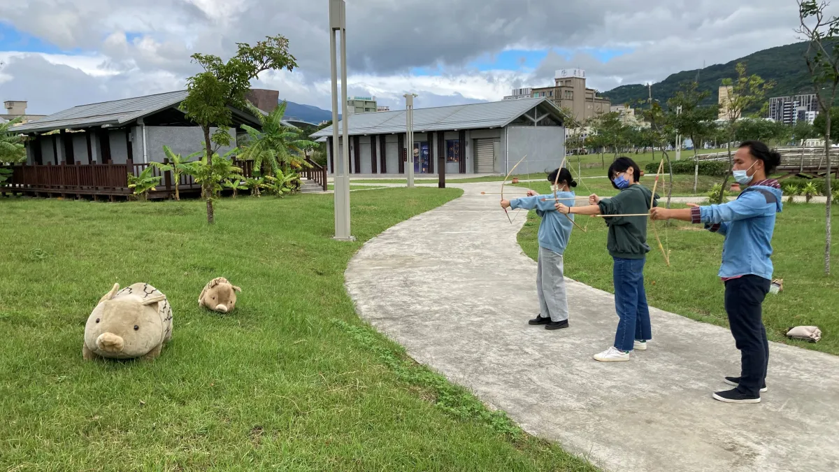 新北市立十三行博物館將於10月15日(六)辦理「史前達人闖關趣」活動,活動全程免費,闖關成功還有多項精美禮品可以領取,歡迎大小朋友們一同來挑戰!(圖/新北市府提供)
