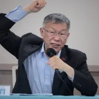 Former Taipei Mayor Ko Wen-je (柯文哲), when asked about the contents of Hsu Chun-ying's indictment, angrily lashed out: "The DPP are the real Communist bandits!" (CNA) Former Taipei Mayor Ko Wen-je (柯文哲), when asked about the contents of Hsu Chun-ying's indictment, angrily lashed out: "The DPP are the real Communist bandits!" (CNA)