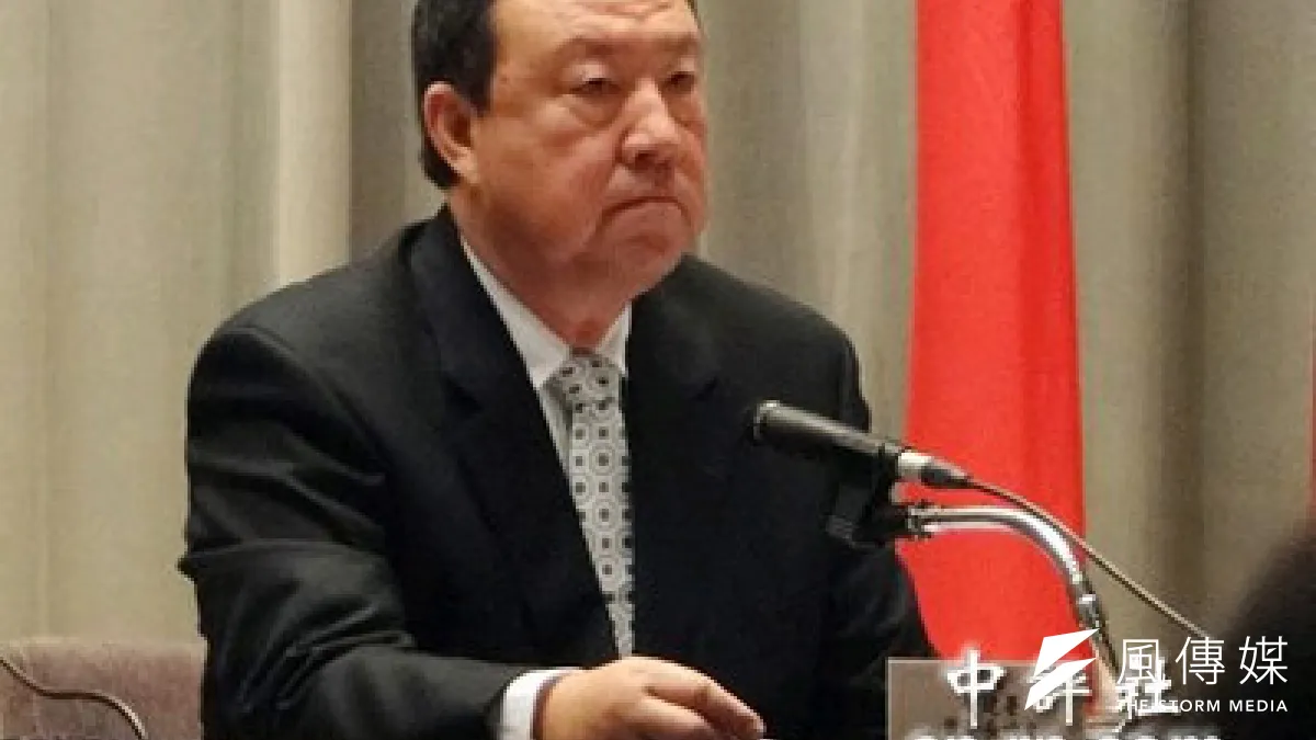 桃園縣副縣長葉世文驚傳涉入公共工程收取回扣,今上午遭台北地檢署約談。桃園縣政府下午發布聲明,縣長吳志揚要求縣府人事處解除葉世文所有職務。(中評社)