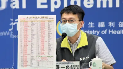 中央流行疫情指揮中心宣布,國內21日新增5萬6339例新冠肺炎本土病例。(中央流行疫情指揮中心提供)