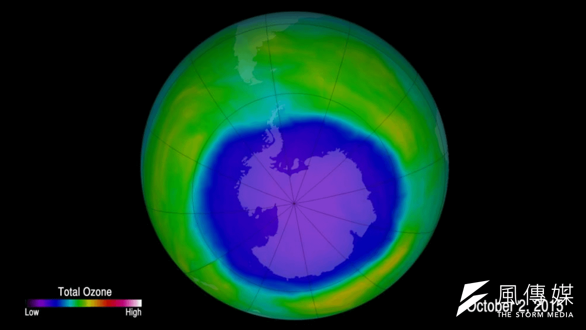 南極的臭氧層破洞正在復元當中。圖為2015年觀測數據。(圖/取自維基百科) 南極的臭氧層破洞正在復元當中。圖為2015年觀測數據。(圖/取自維基百科)