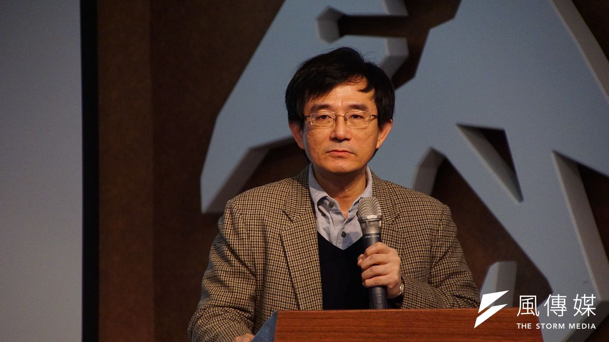 二二八70週年紀念系列活動記者會,二二八基金會董事長薛化元致詞。(盧逸峰攝) 二二八70週年紀念系列活動記者會,二二八基金會董事長薛化元致詞。(盧逸峰攝)