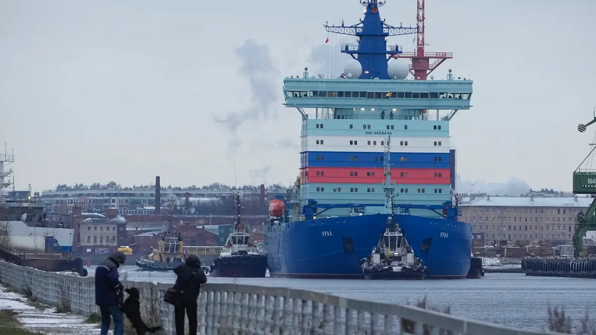 2022年,一艘俄羅斯核動力破冰船停泊在俄羅斯聖彼得堡。(AP) 2022年,一艘俄羅斯核動力破冰船停泊在俄羅斯聖彼得堡。(AP)