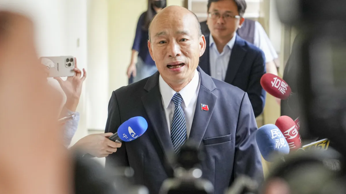 立法院長韓國瑜主持朝野黨團協商時怒批缺席的國民黨團總召傅崐萁。(中央社)