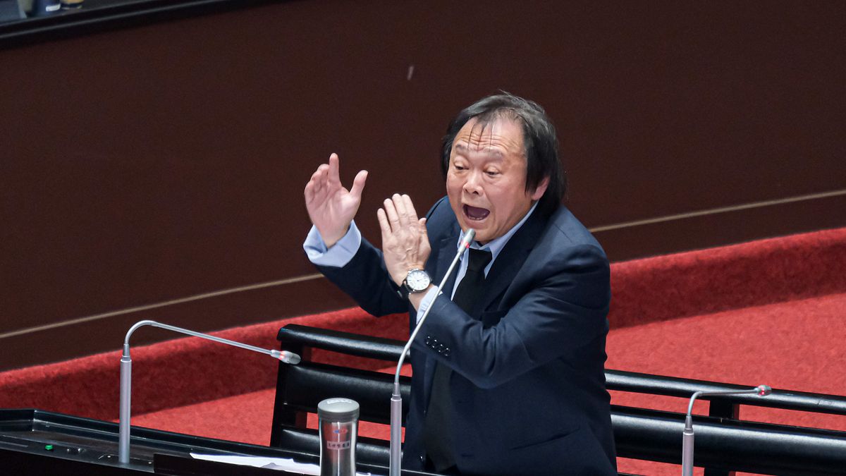 王世堅金句登上中國軍艦!2千官兵排字「從從容容」 本人回應了