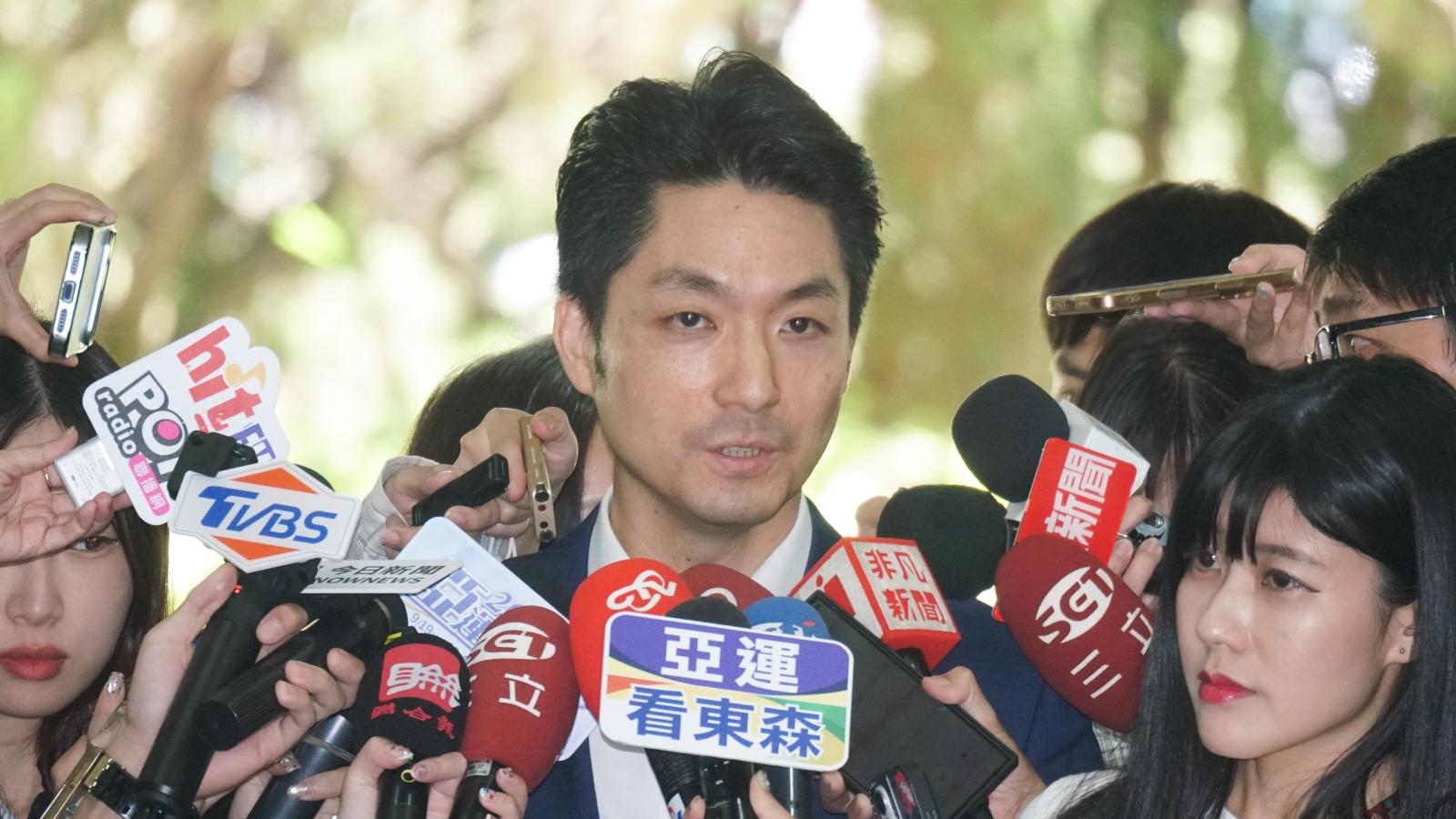 終於邀到蔣萬安!王偉忠專訪沈伯洋掀驚人流量 趙少康曝蔣接招了:本周就會上節目