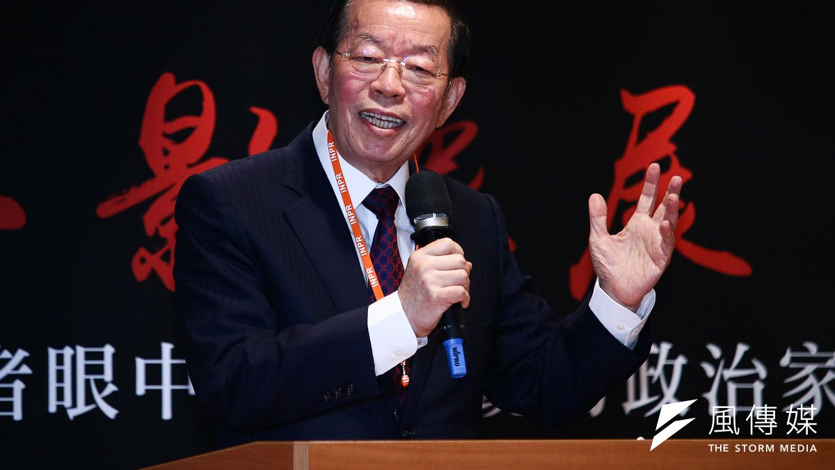 我駐日代表謝長廷在臉書一句「微量的放射性元素反而對身體有益」,不僅遭在野黨砲轟,連綠營立委也看不下去,他何止是「助日代表」?(蔡親傑攝) 我駐日代表謝長廷在臉書一句「微量的放射性元素反而對身體有益」,不僅遭在野黨砲轟,連綠營立委也看不下去,他何止是「助日代表」?(蔡親傑攝)