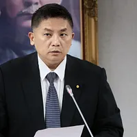 国民党の呉宗憲議員。黄取榮氏が約500万元(約2,400万円)の不正収益を得ているとして、即時差し押さえを求めている。(写真/柯承恵撮影) 国民党の呉宗憲議員。黄取榮氏が約500万元(約2,400万円)の不正収益を得ているとして、即時差し押さえを求めている。(写真/柯承恵撮影)